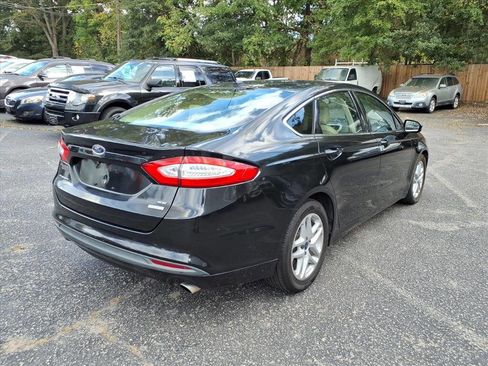Used 2015 Ford Fusion SE w/ Equipment Group 202A image 3