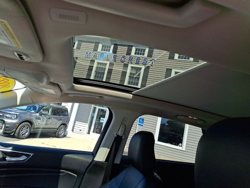 Used 2022 Ford Edge Titanium AWD/4WD image 15