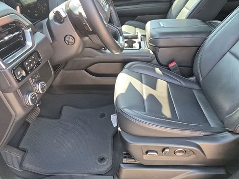 Used 2025 GMC Yukon XL Denali image 32