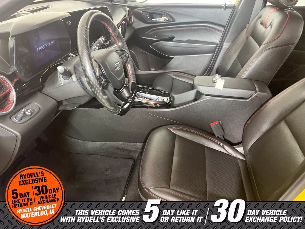 Used 2025 Chevrolet Trax RS w/ Sunroof Package FWD image 18
