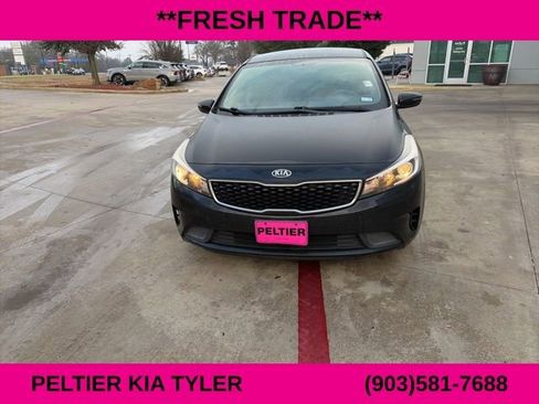 Used 2017 Kia Forte LX image 2