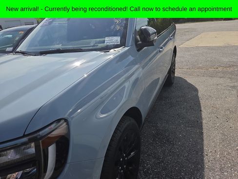 Used 2025 Ford Expedition Platinum w/ Stealth Appearance Package AWD/4WD image 3