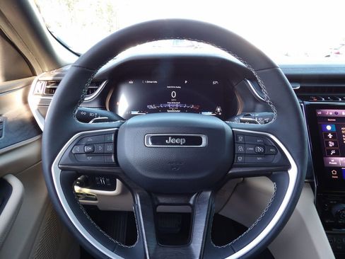 Used 2023 Jeep Grand Cherokee L Limited w/ Trailer Tow Group (B) image 15