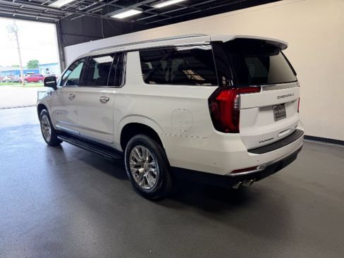 Used 2025 GMC Yukon XL Denali AWD/4WD image 2