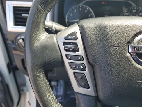 Used 2021 Nissan Titan SV w/ SV Convenience Package image 21