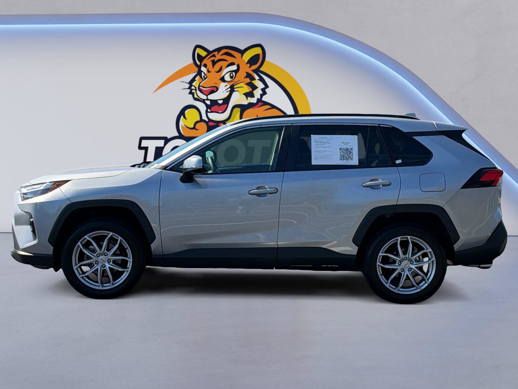 Used 2025 Toyota RAV4 XLE Premium w/ Weather Package AWD/4WD image 9