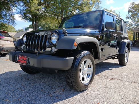 Used 2015 Jeep Wrangler Unlimited Sport image 2