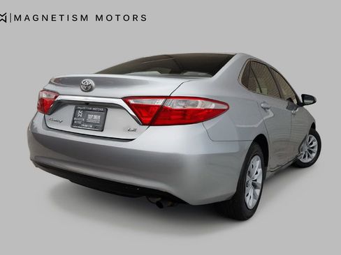 Used 2017 Toyota Camry LE image 7