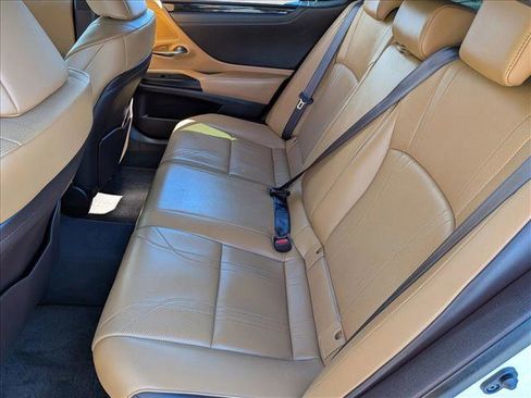 Used 2019 Lexus ES 300h w/ Accessory Package 2 image 19