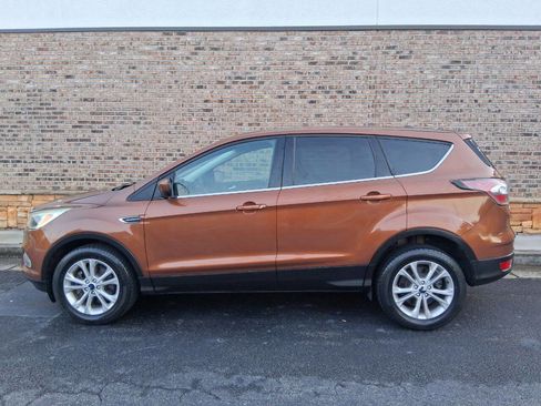 Used 2017 Ford Escape SE AWD/4WD image 2