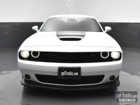 Used 2020 Dodge Challenger GT RWD image 45