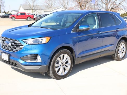 Used 2024 Ford Edge Titanium image 2