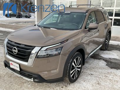 Used 2024 Nissan Pathfinder Platinum w/ Cargo Package