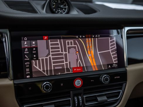 Certified 2026 Porsche Macan AWD/4WD image 16