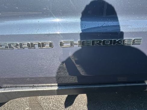 Used 2020 Jeep Grand Cherokee Limited AWD/4WD image 9
