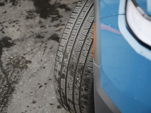 Used 2023 Rivian R1S Adventure image 3