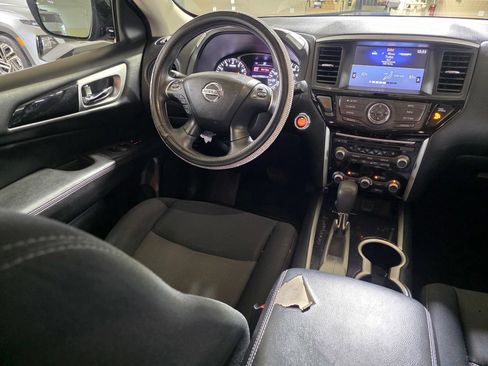 Used 2019 Nissan Pathfinder S FWD image 15