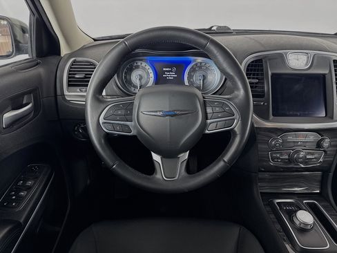 Used 2021 Chrysler 300 Touring w/ Sport Appearance Package RWD image 21