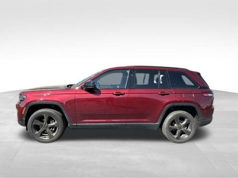 Used 2023 Jeep Grand Cherokee Altitude image 3