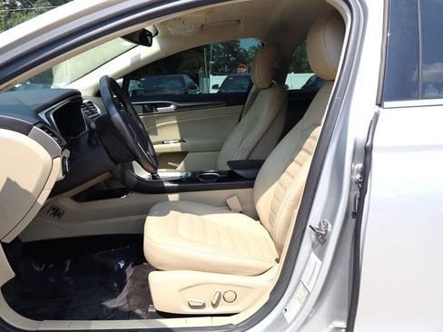 Used 2013 Ford Fusion SE FWD image 15
