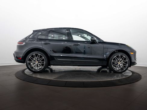 Certified 2026 Porsche Macan AWD/4WD image 8