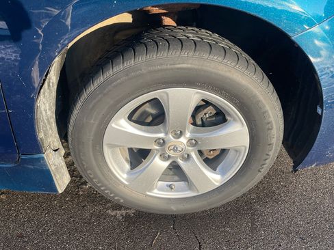 Used 2012 Toyota Sienna LE image 18