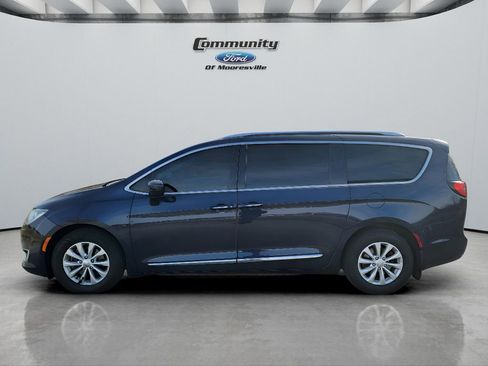 Used 2018 Chrysler Pacifica Touring-L image 5