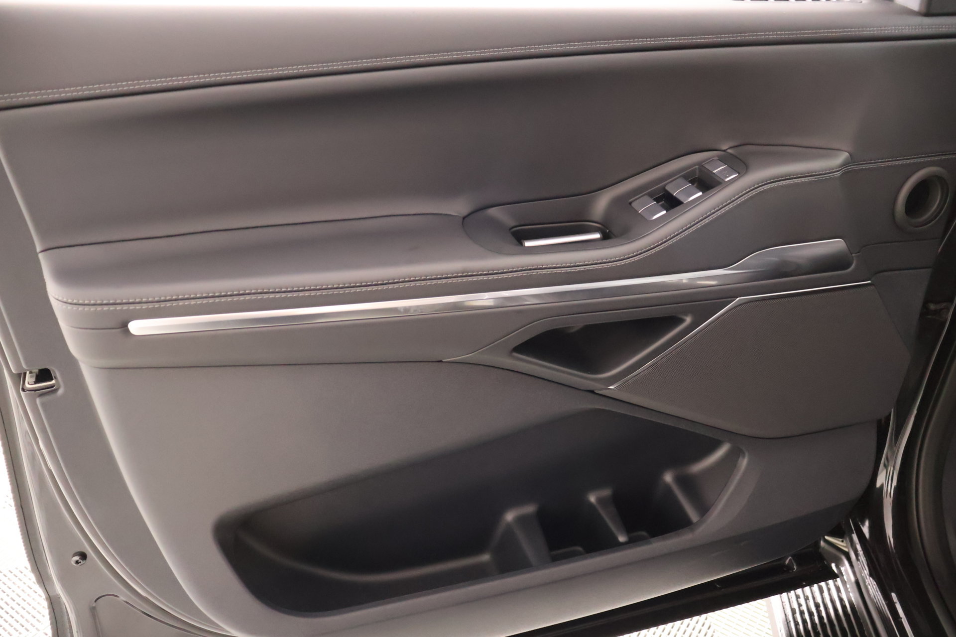 New 2026 Lincoln Navigator Premiere AWD/4WD image 16