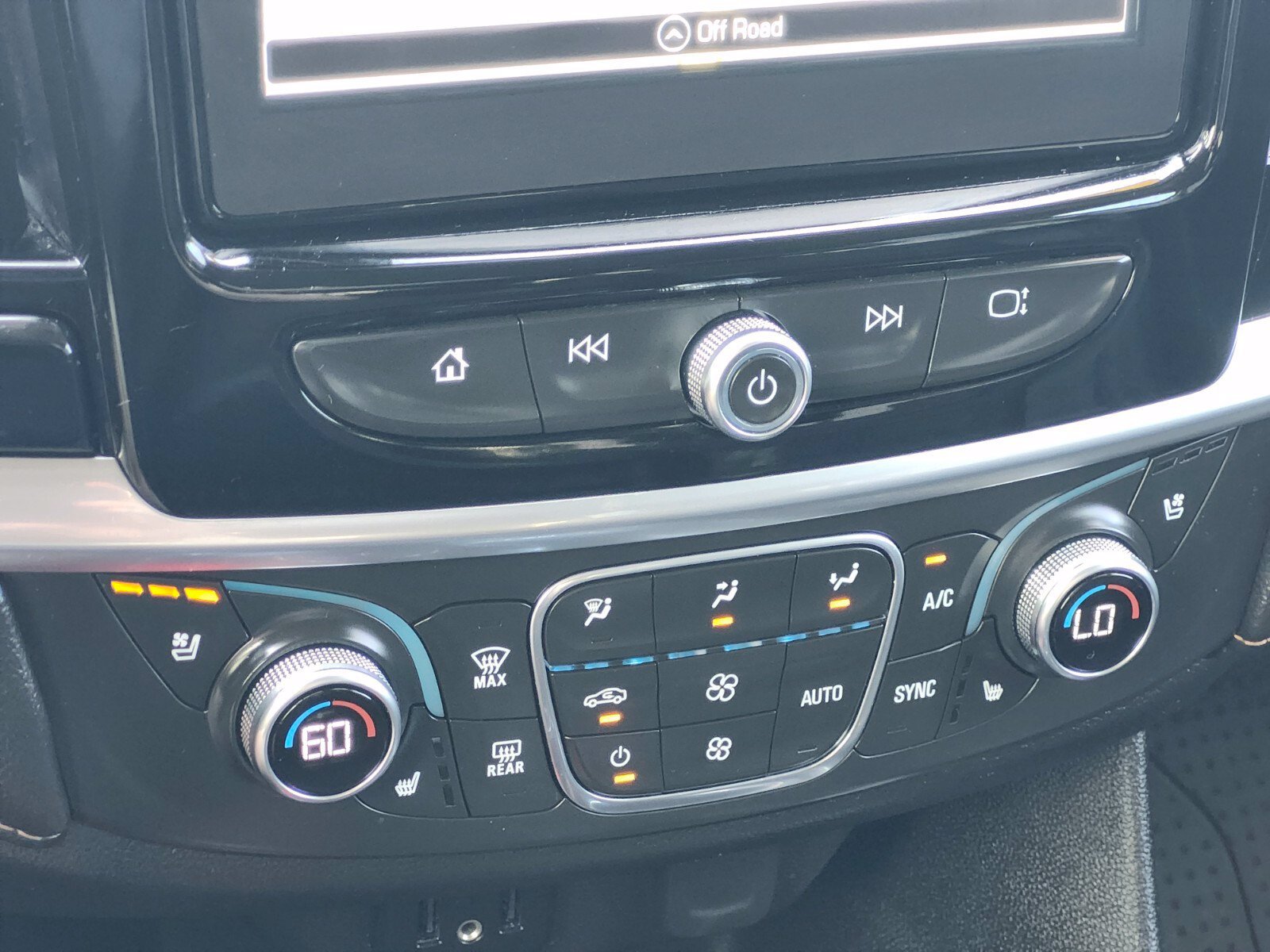Used 2019 Chevrolet Traverse Premier w/ LPO, Floor Liner Package AWD/4WD image 22