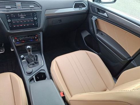 Certified 2024 Volkswagen Tiguan SE R-Line image 16