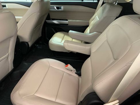 Used 2023 Ford Explorer XLT w/ Equipment Group 202A image 5