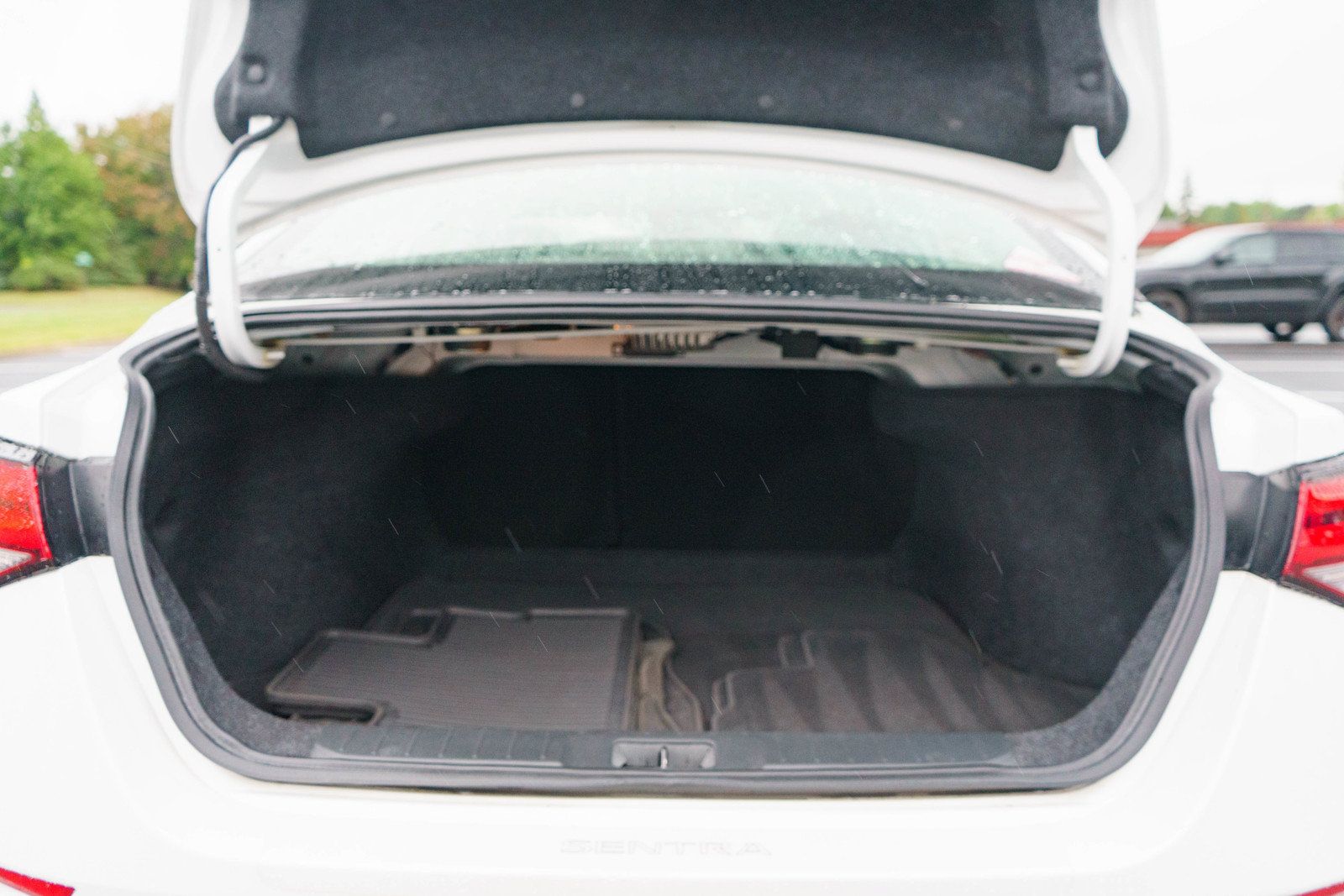 Used 2022 Nissan Sentra SR w/ SR Premium Package FWD image 9