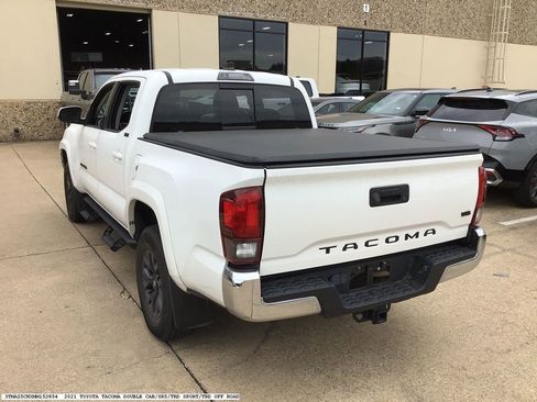 Used 2021 Toyota Tacoma SR5 RWD image 7