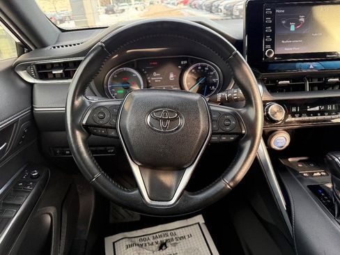 Used 2021 Toyota Venza XLE image 14