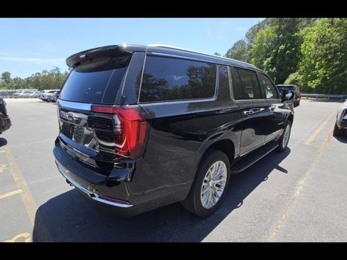 Used 2025 GMC Yukon XL Elevation w/ Elevation Premium Package RWD image 8