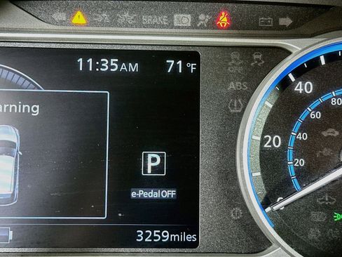 Used 2025 Nissan Leaf S FWD image 19
