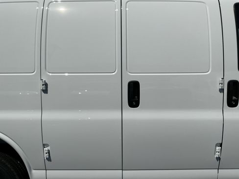 New 2026 Chevrolet Express 2500 w/ Driver Convenience Package RWD image 24