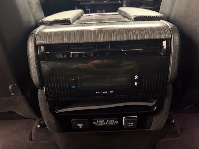Used 2024 Jeep Wagoneer Series II w/ Flexible Seating Group AWD/4WD image 22