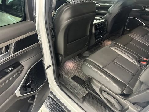 Used 2022 Jeep Wagoneer Series II AWD/4WD image 23