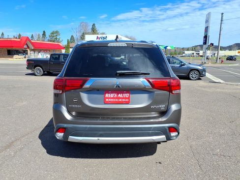 Used 2017 Mitsubishi Outlander SE AWD/4WD image 5