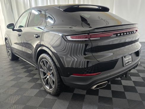 Certified 2025 Porsche Cayenne Coupe image 3