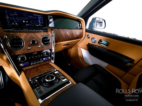 Used 2025 Rolls-Royce Cullinan image 15