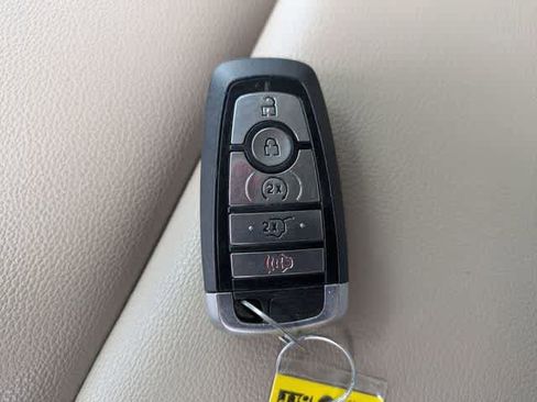 Used 2020 Ford Explorer XLT w/ Equipment Group 202A AWD/4WD image 33