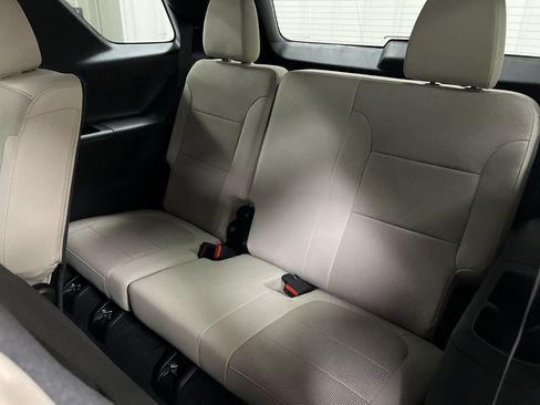 Used 2023 Chevrolet Traverse LS FWD image 28