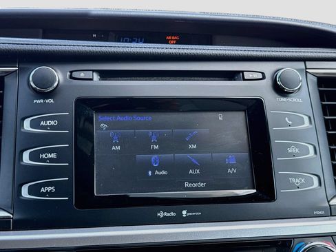 Used 2015 Toyota Highlander Plus FWD image 16