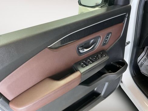 Used 2025 Honda Pilot Elite image 10