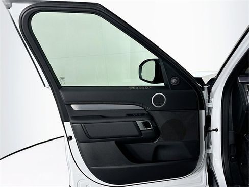 New 2026 Land Rover Discovery Dynamic SE image 11