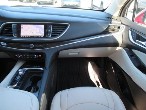 Used 2023 Buick Enclave Premium image 11