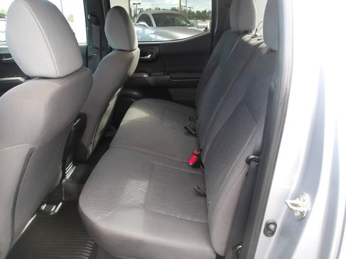 Used 2016 Toyota Tacoma TRD Off-Road w/ Premium & Technology Package AWD/4WD image 10
