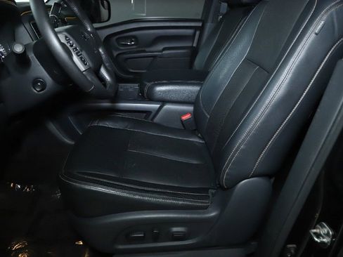 Used 2019 Nissan Titan SL w/ Midnight Edition image 19